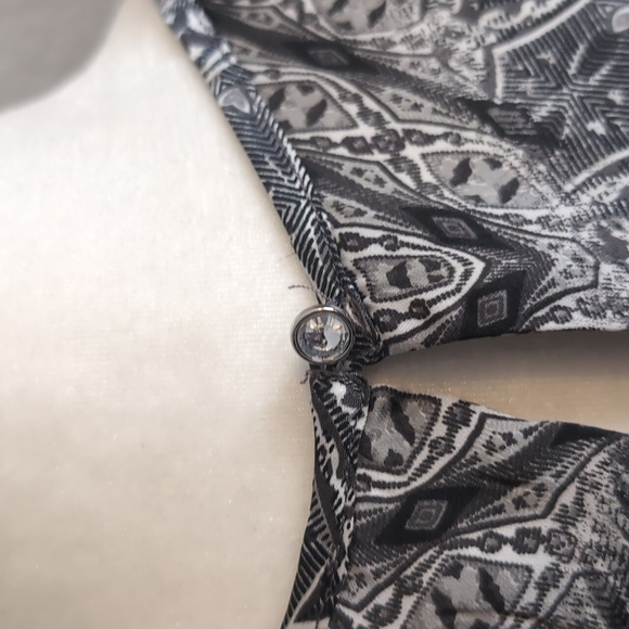 Limited Elegant Cap Sleeve Kaleidoscope Top - Picture 4 of 6